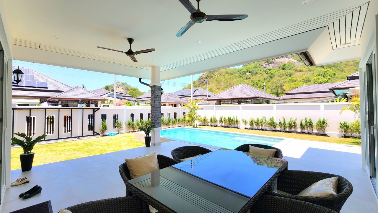 https://www.huahin.estate/images/gallery/HS0008-pool-villa-mountainview-hin-lek-fai-huahin-estate-25.jpg#joomlaImage://local-images/gallery/HS0008-pool-villa-mountainview-hin-lek-fai-huahin-estate-25.jpg?width=1280&height=721